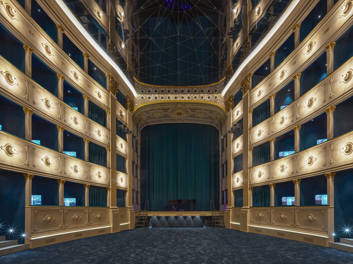 Il Teatro Nazionale di Firenze riapre le sue porte alla città dopo anni di abbandono. 